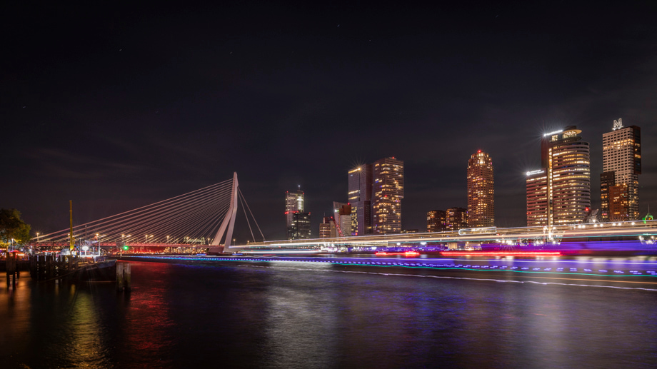 travelmarks-photoghraphy-workshop-fotografie-dag-rotterdam-vuurwerk-straat-erasmusbrug-kop-van-zuid-wereld-haven-dagen-6